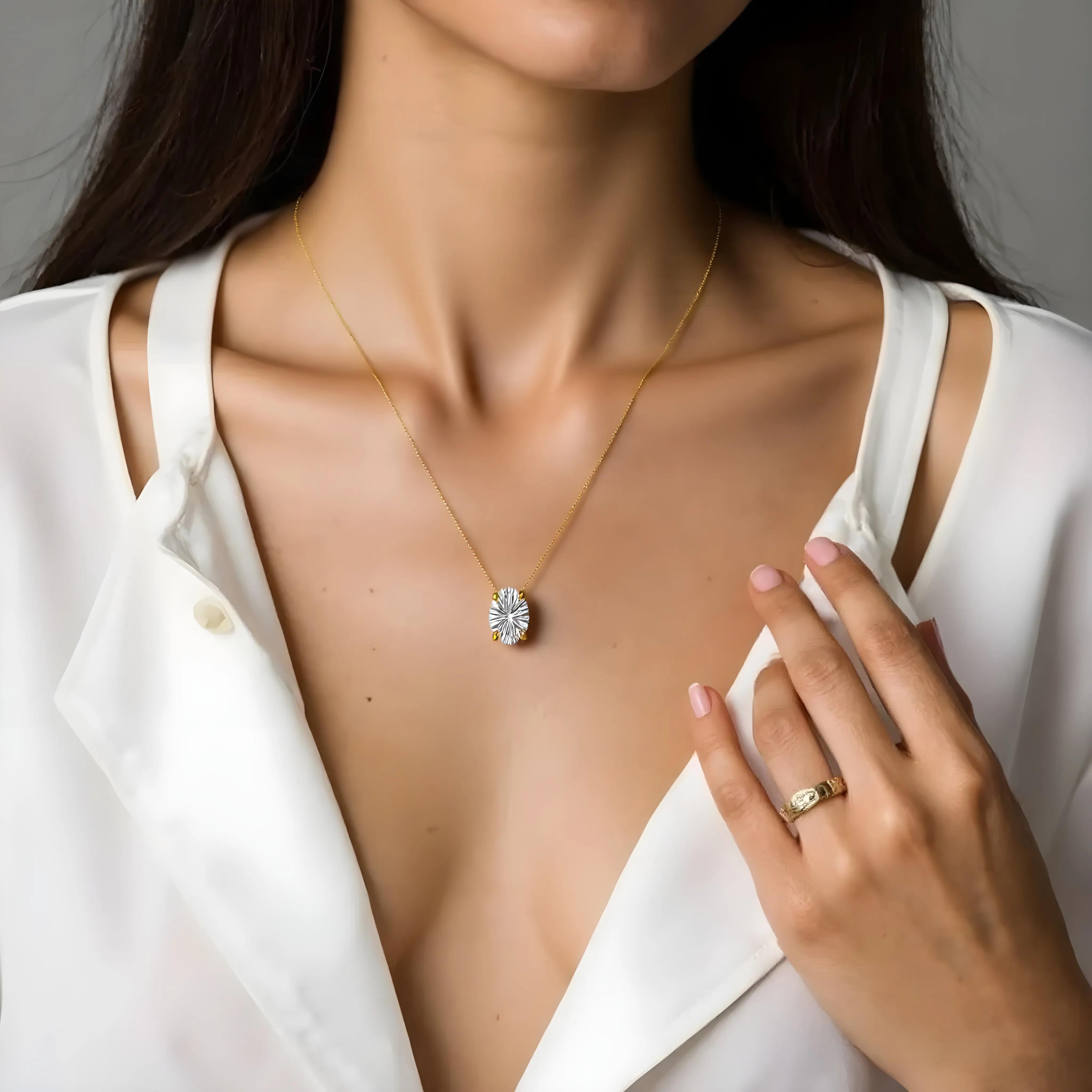 Oval Glow necklace